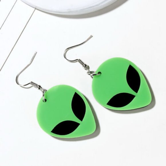 NEW! NEON Green UFO ALIEN Head Drop Earrings ' OUT OF THIS WORLD '- BOUTIQUE - Picture 1 of 12